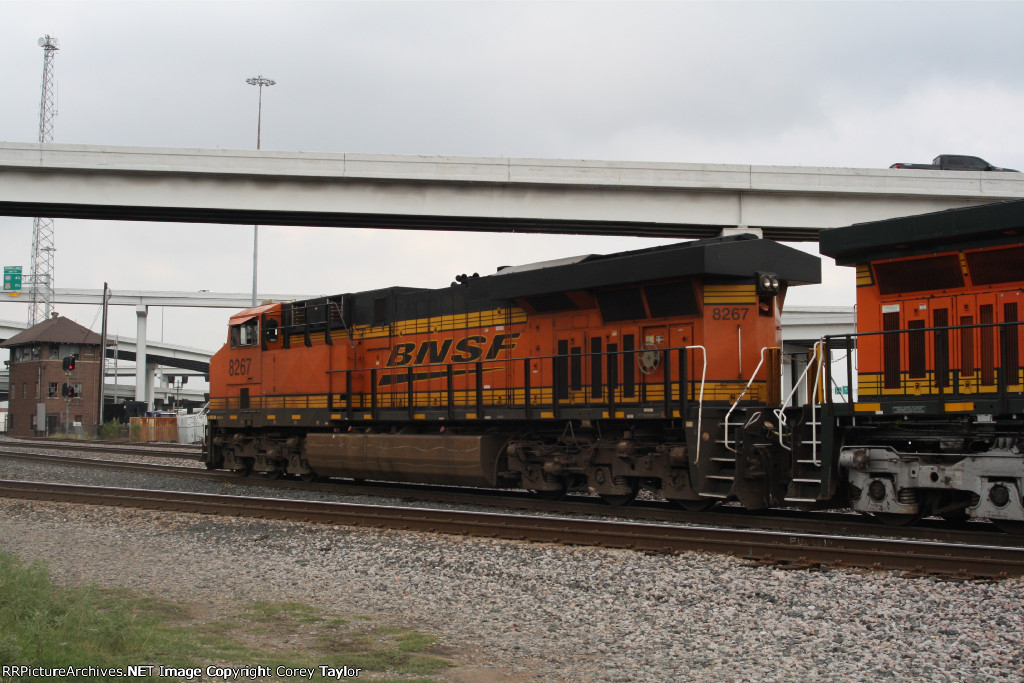 BNSF 8267